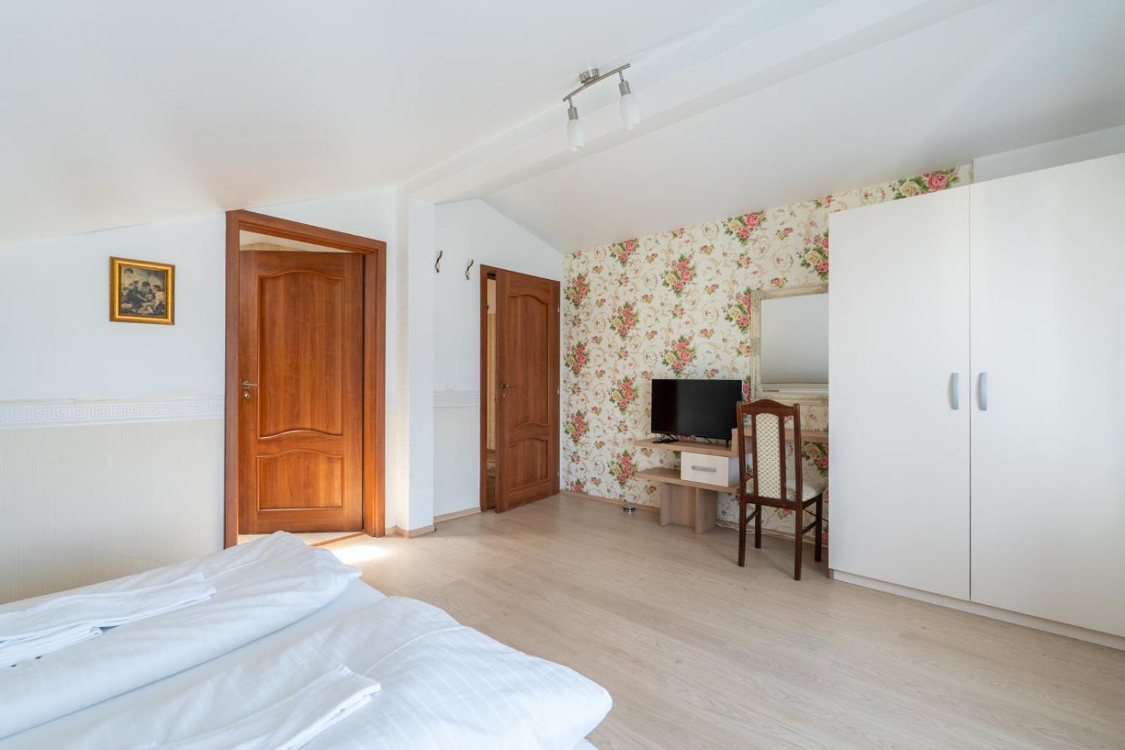 Farawayhomes Aparthotel Near Vienna Airport - Anytime Self Check-In Bruck an der Leitha Esterno foto