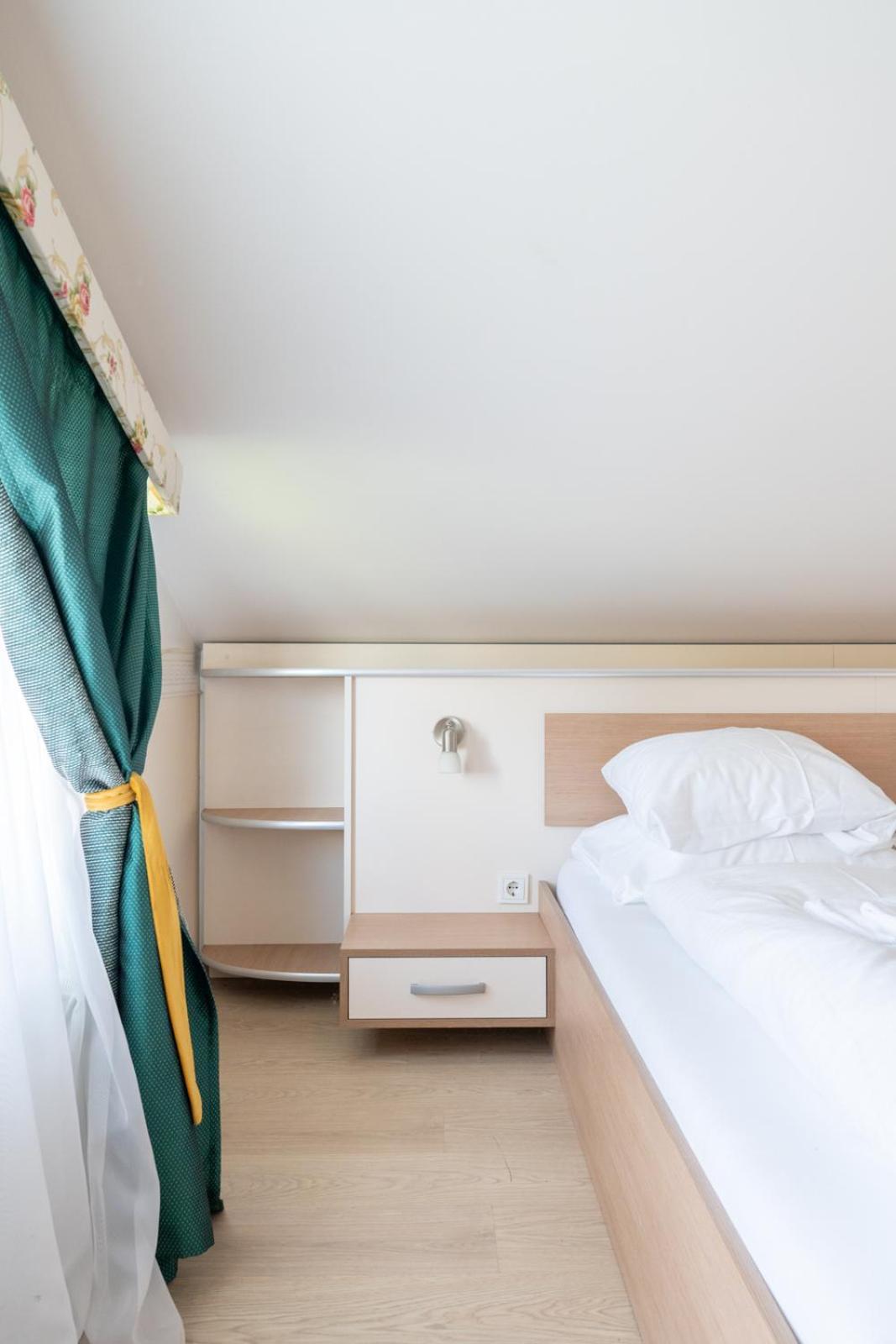 Farawayhomes Aparthotel Near Vienna Airport - Anytime Self Check-In Bruck an der Leitha Esterno foto