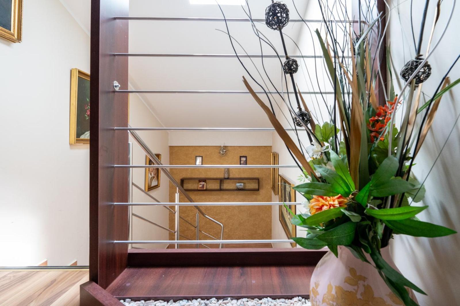 Farawayhomes Aparthotel Near Vienna Airport - Anytime Self Check-In Bruck an der Leitha Esterno foto