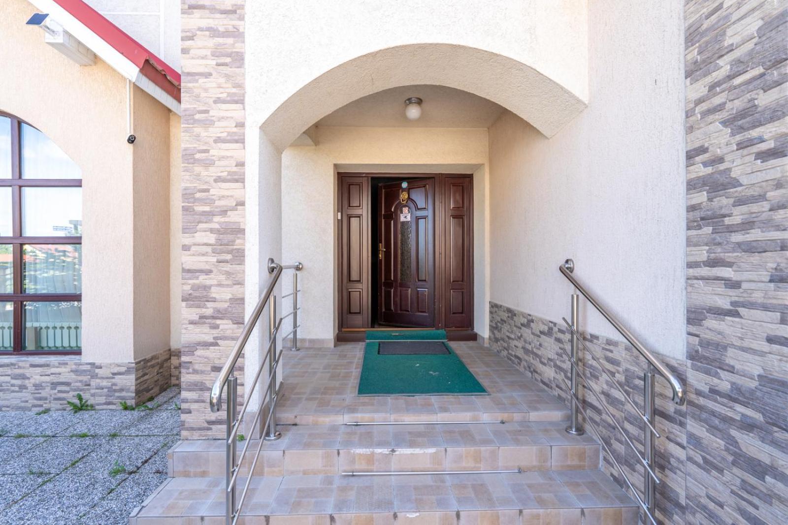Farawayhomes Aparthotel Near Vienna Airport - Anytime Self Check-In Bruck an der Leitha Esterno foto