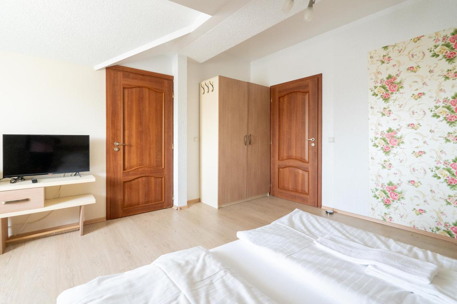 Farawayhomes Aparthotel Near Vienna Airport - Anytime Self Check-In Bruck an der Leitha Esterno foto