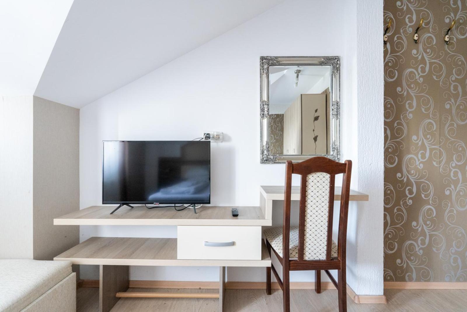 Farawayhomes Aparthotel Near Vienna Airport - Anytime Self Check-In Bruck an der Leitha Esterno foto