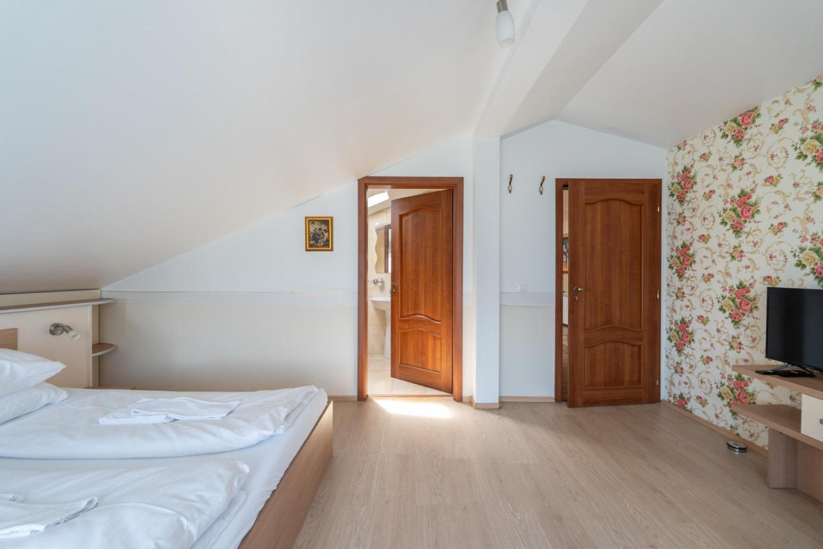 Farawayhomes Aparthotel Near Vienna Airport - Anytime Self Check-In Bruck an der Leitha Esterno foto