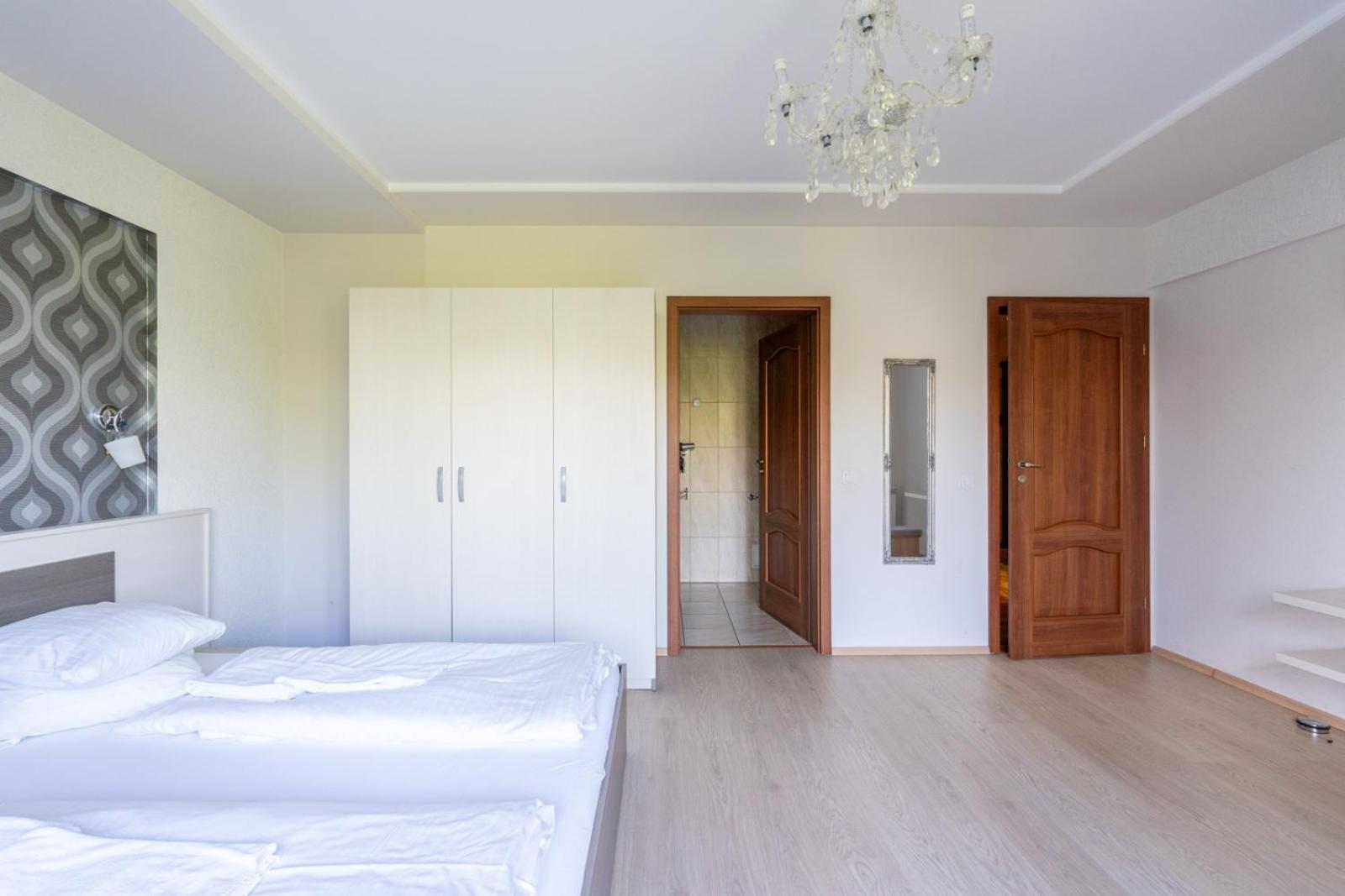 Farawayhomes Aparthotel Near Vienna Airport - Anytime Self Check-In Bruck an der Leitha Esterno foto