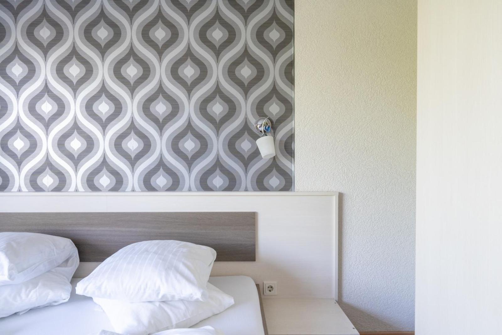 Farawayhomes Aparthotel Near Vienna Airport - Anytime Self Check-In Bruck an der Leitha Esterno foto