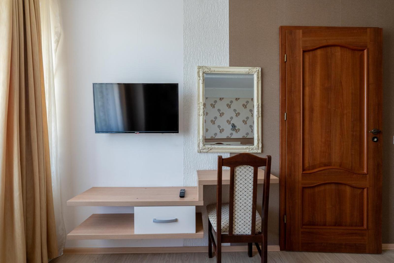 Farawayhomes Aparthotel Near Vienna Airport - Anytime Self Check-In Bruck an der Leitha Esterno foto