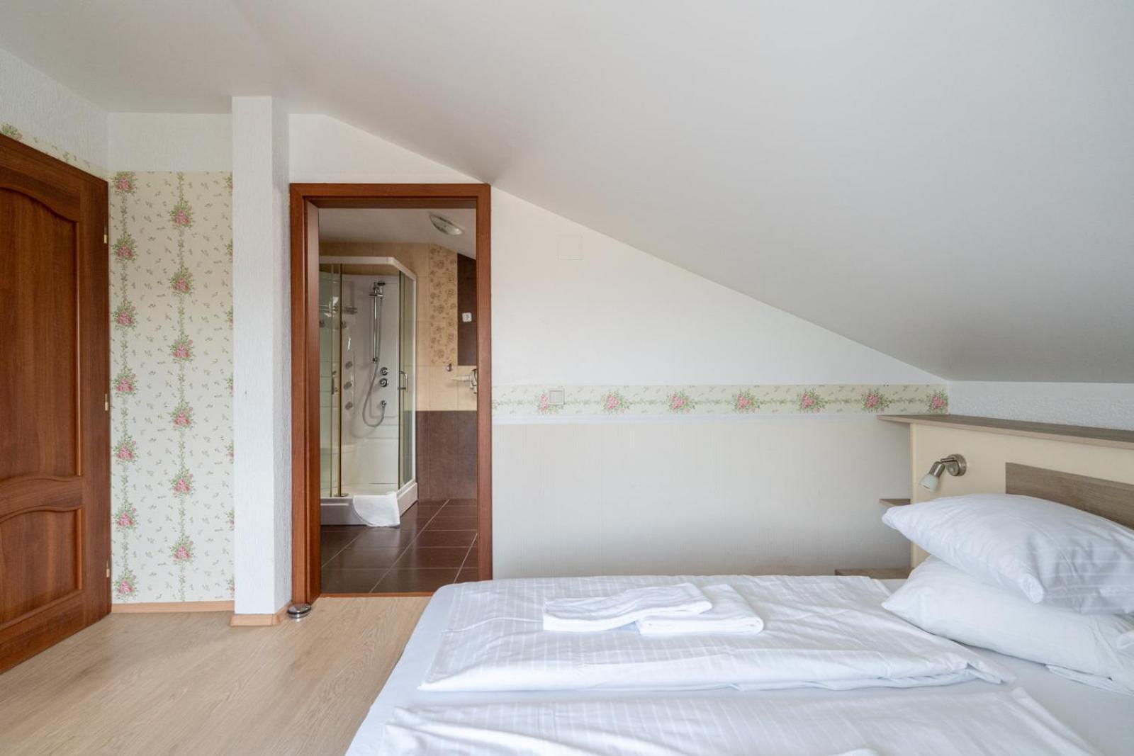 Farawayhomes Aparthotel Near Vienna Airport - Anytime Self Check-In Bruck an der Leitha Esterno foto
