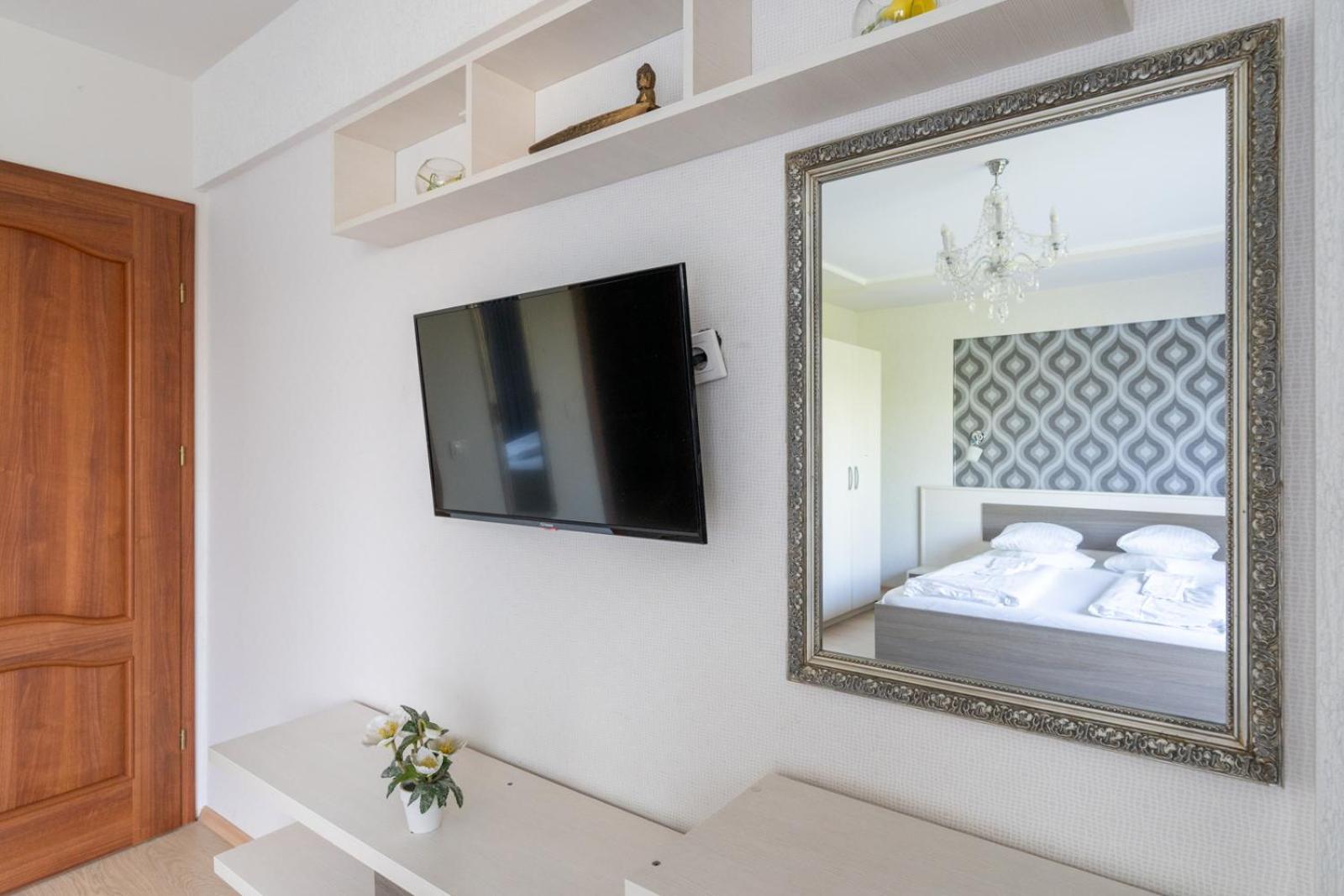 Farawayhomes Aparthotel Near Vienna Airport - Anytime Self Check-In Bruck an der Leitha Esterno foto