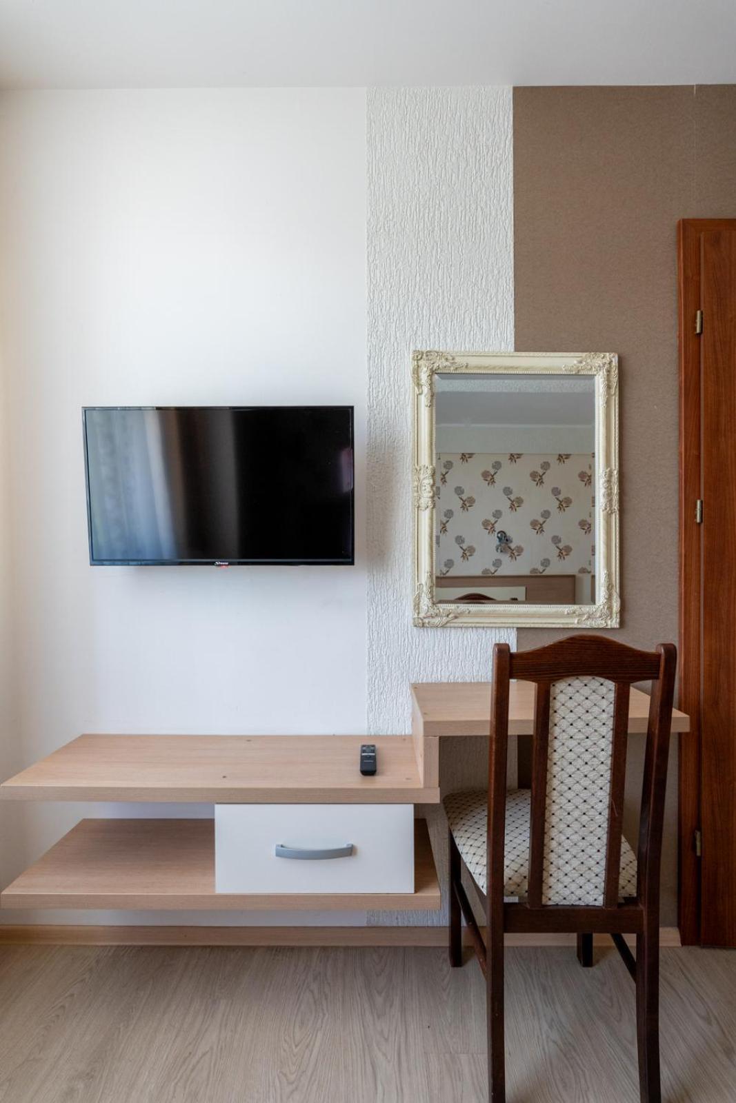 Farawayhomes Aparthotel Near Vienna Airport - Anytime Self Check-In Bruck an der Leitha Esterno foto