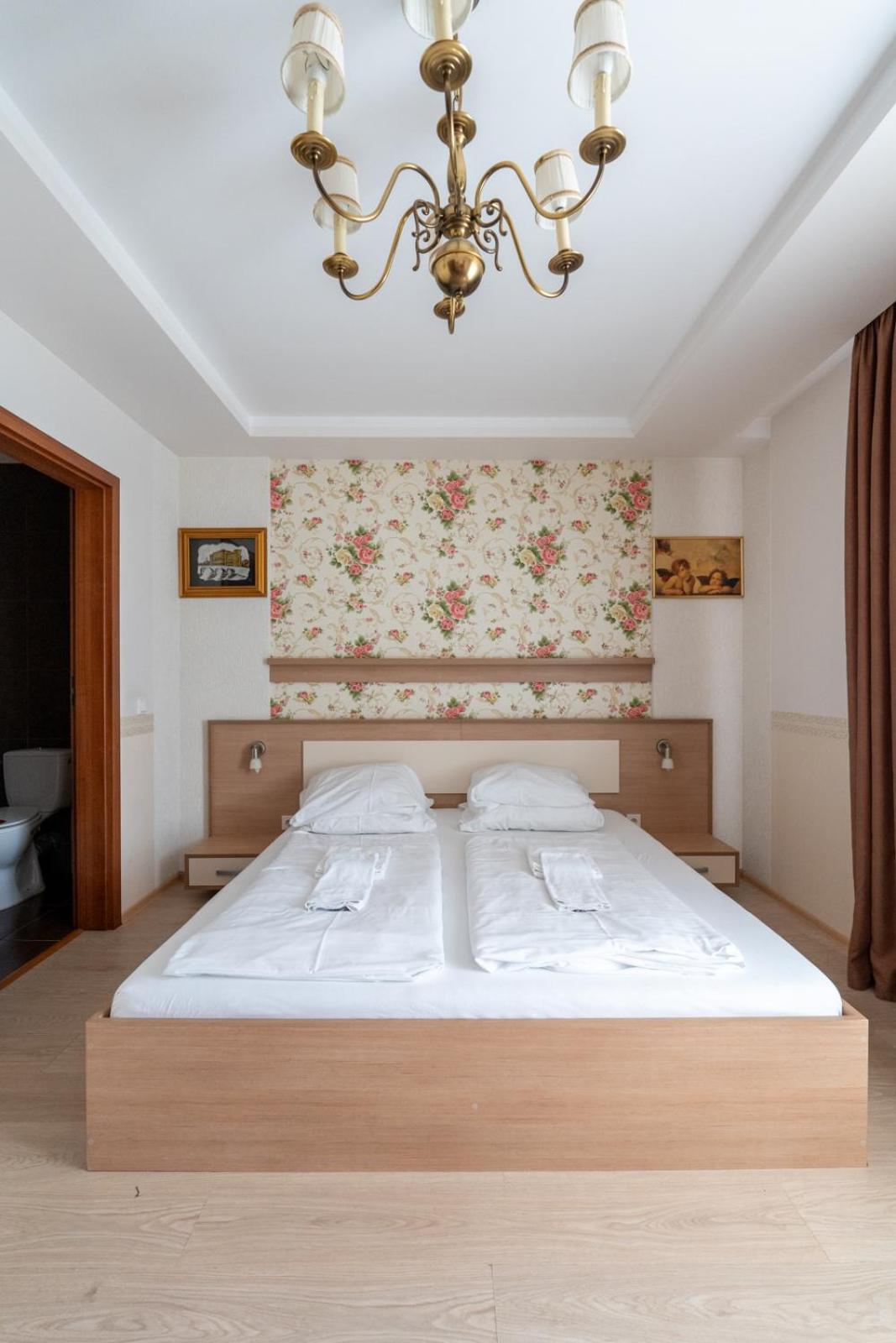 Farawayhomes Aparthotel Near Vienna Airport - Anytime Self Check-In Bruck an der Leitha Esterno foto
